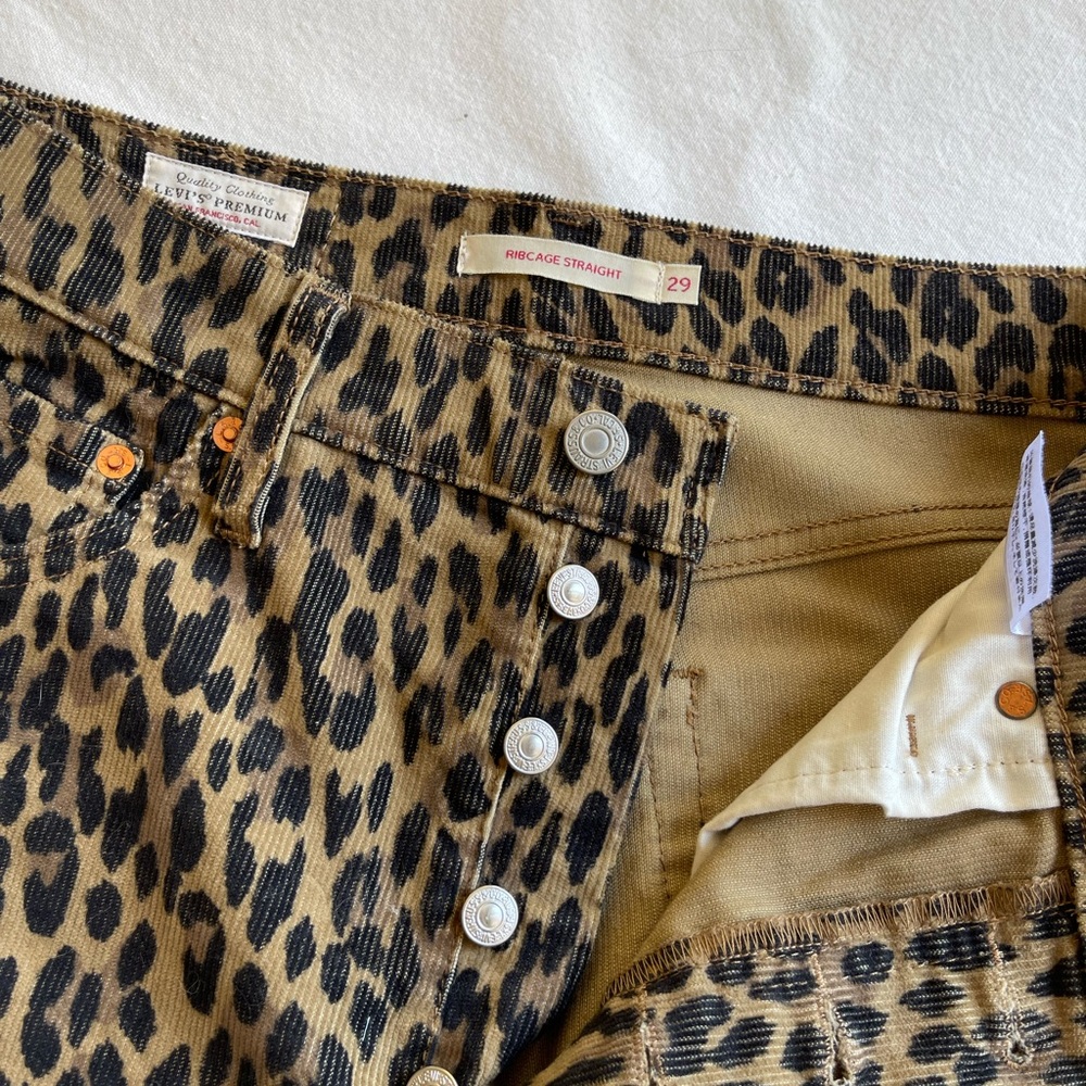 Levi’s Ribcage Straight cheetah corduroy pants.